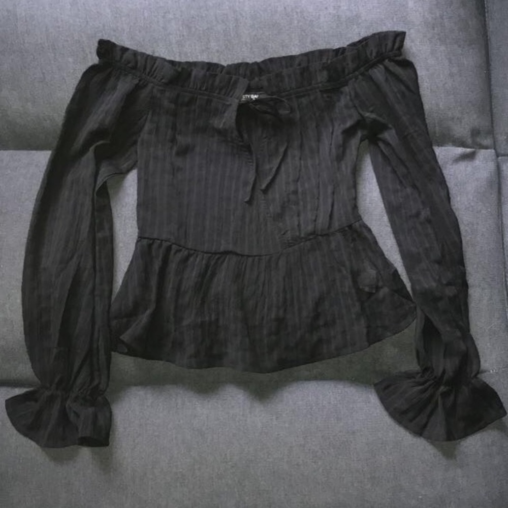 Women’s off the shoulder long sleeve peplum top